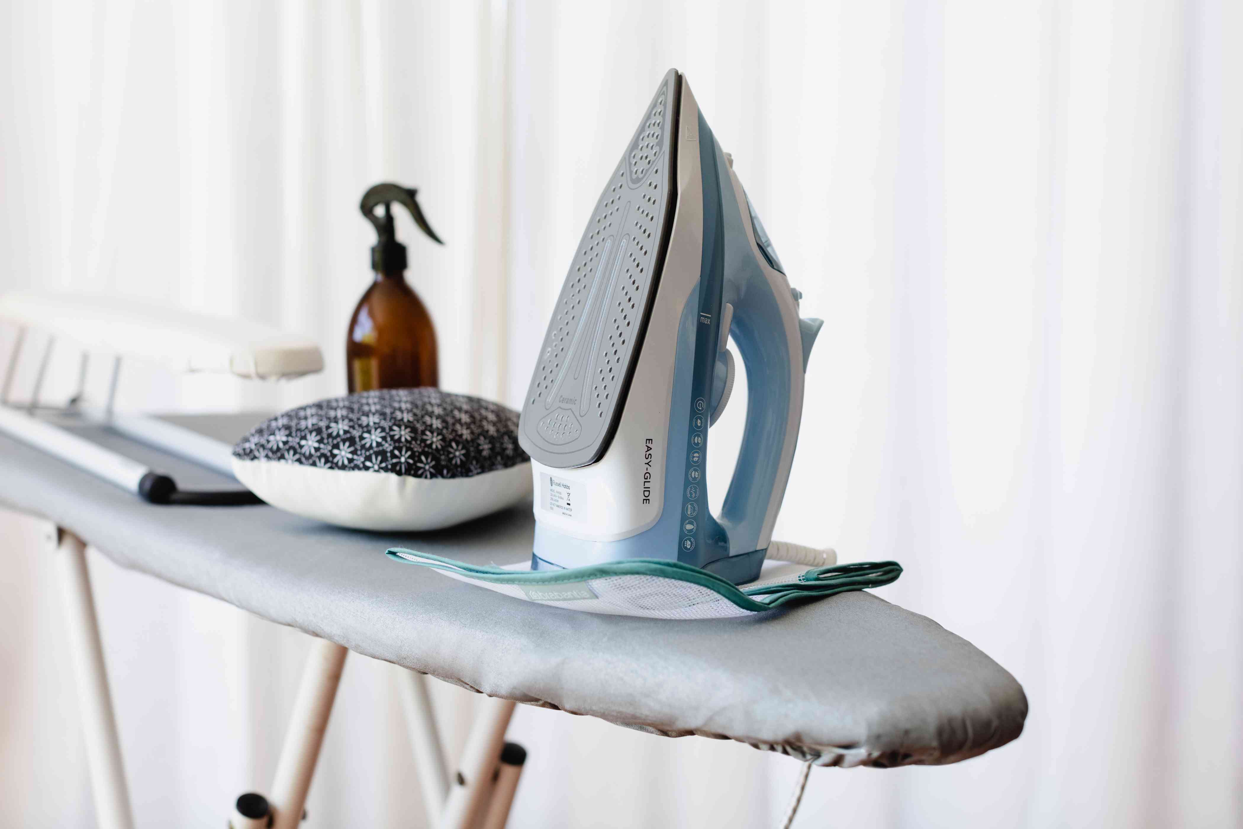 Buy Irons & Steamers in Lebanon – Tefal, Philips, Russell Hobbs & More