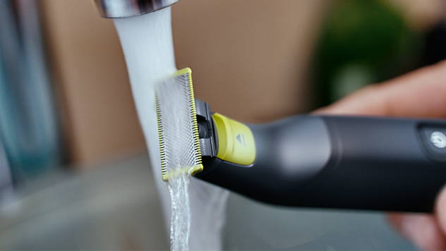 Philips OneBlade Pro QP6542 hybrid trimmer and shaver – view 6