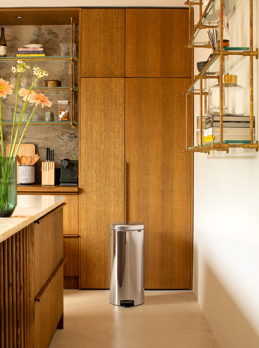 Brabantia newIcon Pedal Bin 30L with Plastic Bucket – Brilliant Steel