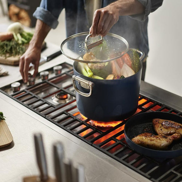 Joseph Joseph Space 25cm Non-Stick Stock Pot with Folding Handles