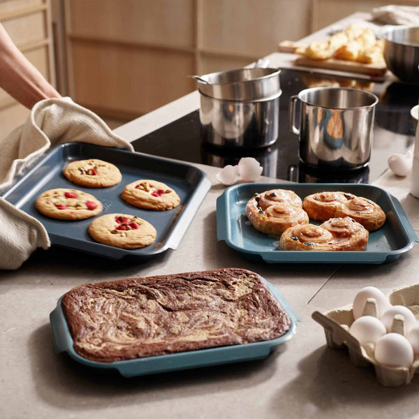 Joseph Joseph Nest Bake 3-Piece Non-Stick Nesting Baking Tray Set