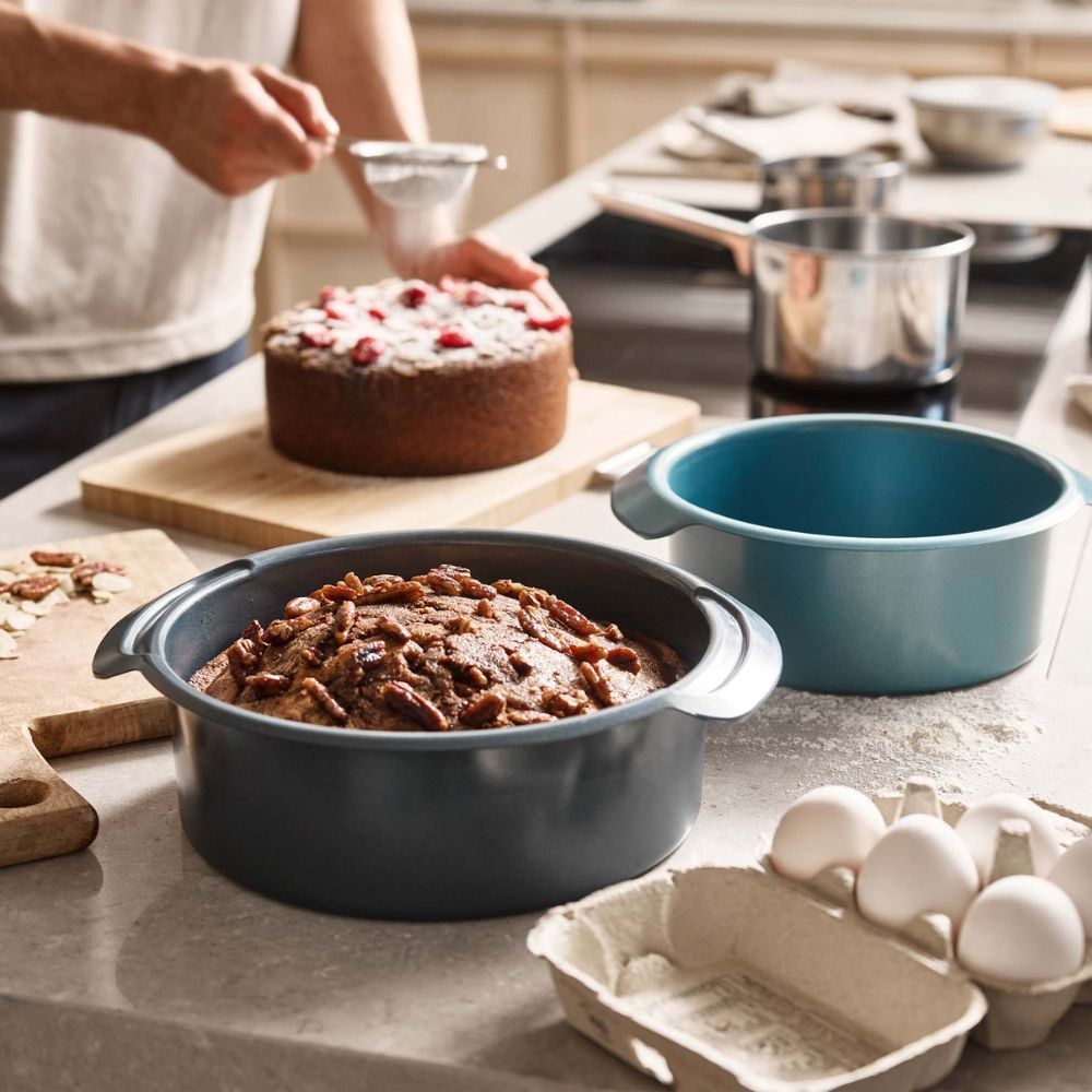 Joseph Joseph Nest Bake 2-piece round cake tin set – view 2