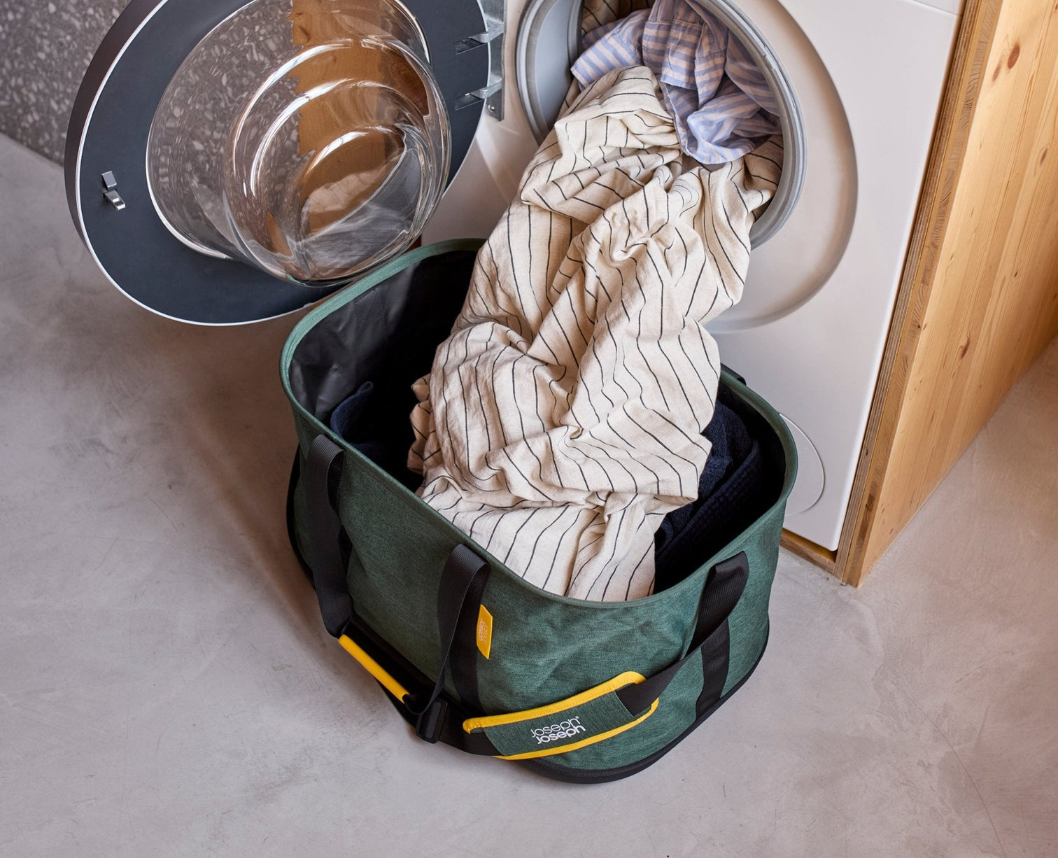 Joseph Joseph Hold All Outdoor Green Collapsible 45L Laundry Basket