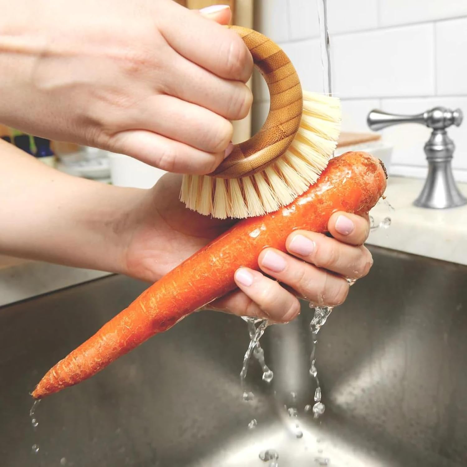 Full Circle The Ring Bamboo Vegetable and Fruit Cleaning Brush