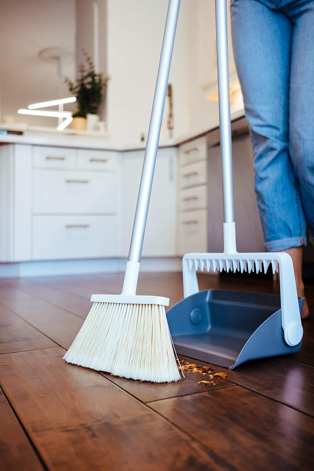 Full Circle Tag Team Easy-Empty Compact Standing Broom and Dustpan