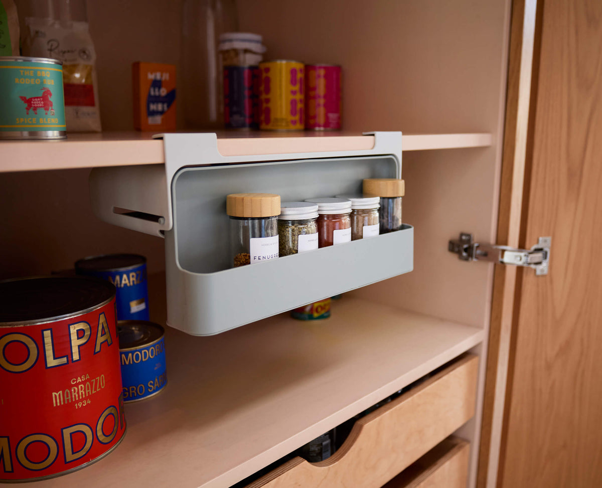 Joseph Joseph CupboardStore under-shelf spice rack – view 2