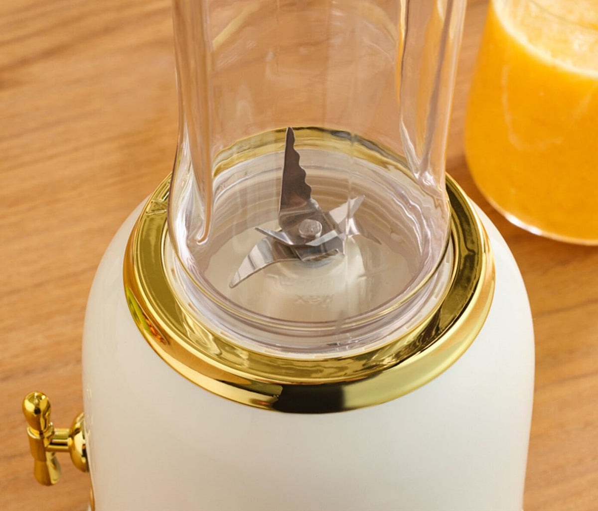Karaca Retro 600 ml Smoothie Blender front view