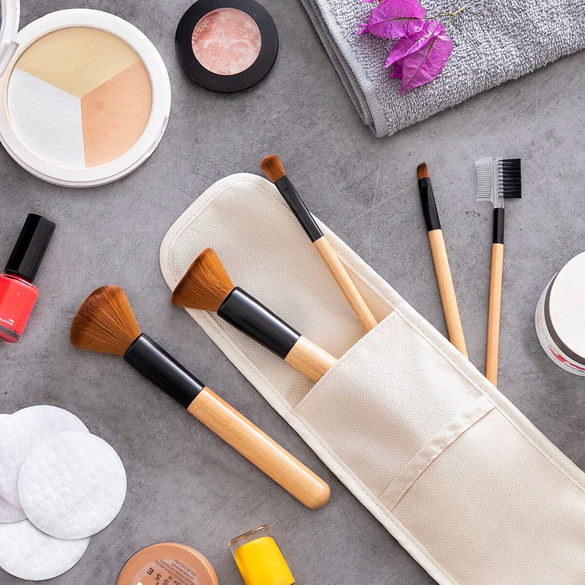 InnovaGoods Set of Wooden Make-up Brushes with Carry Case Miset (5 units)
