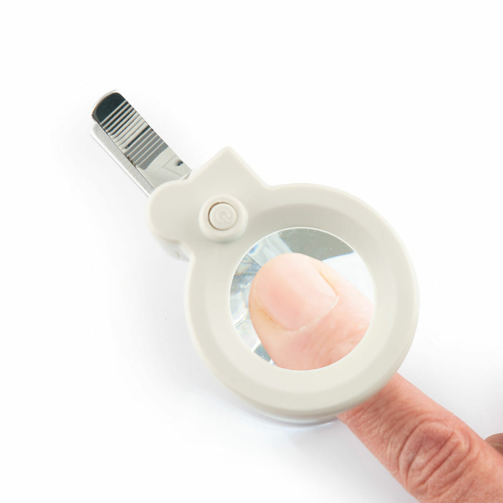 InnovaGoods Nail Clippers With Led Light, Magnifying Glass And File Clail Buy in Lebanon