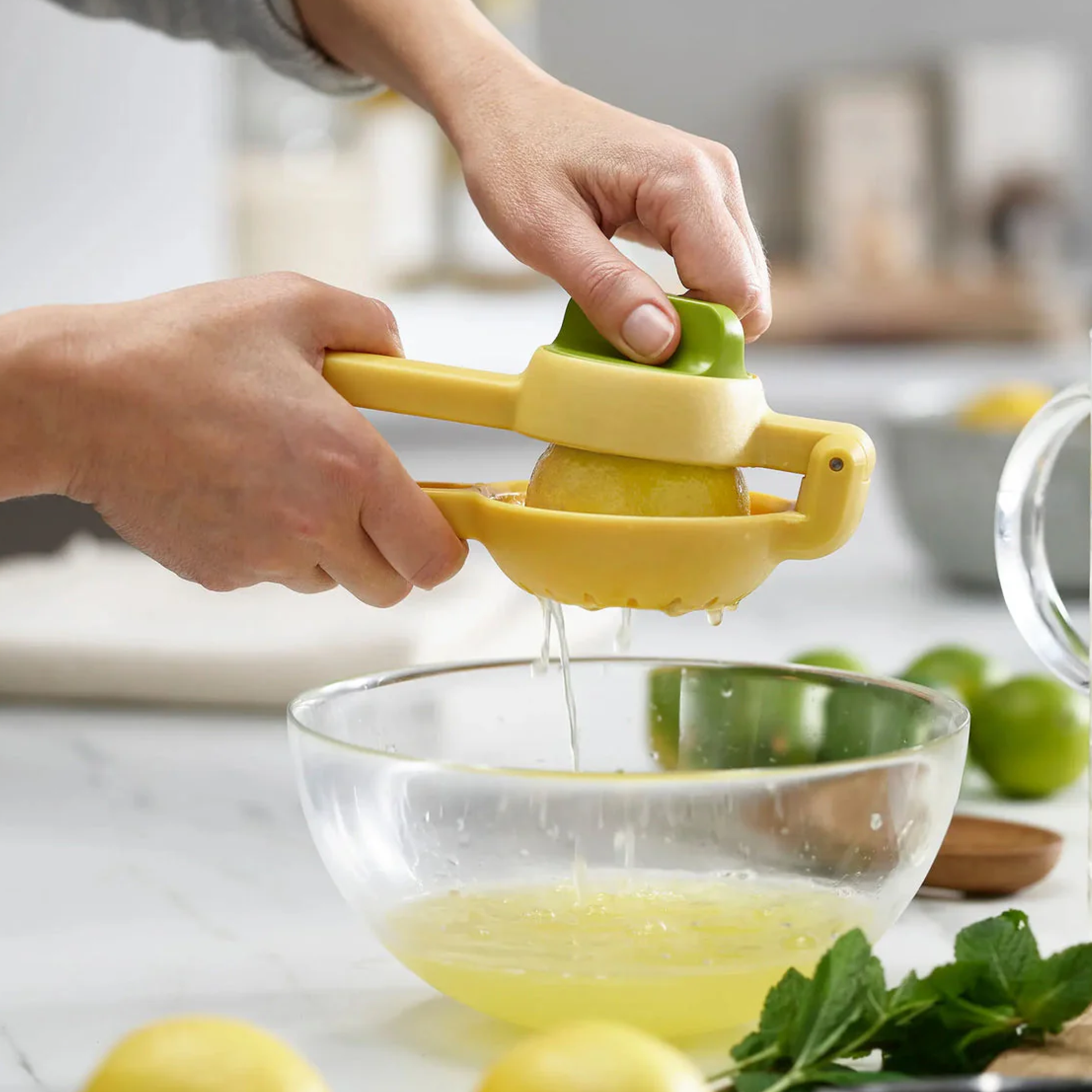 Joseph Joseph JuiceMax Dual-Action Citrus Press 4