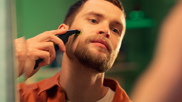 Philips OneBlade Pro QP6542 cordless face trimmer