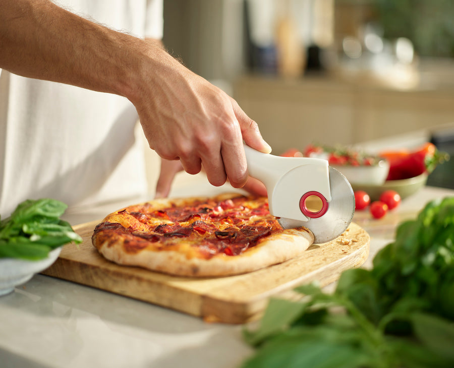 Joseph Joseph Ringoâ„ Easy-Clean Pizza Cutter Red