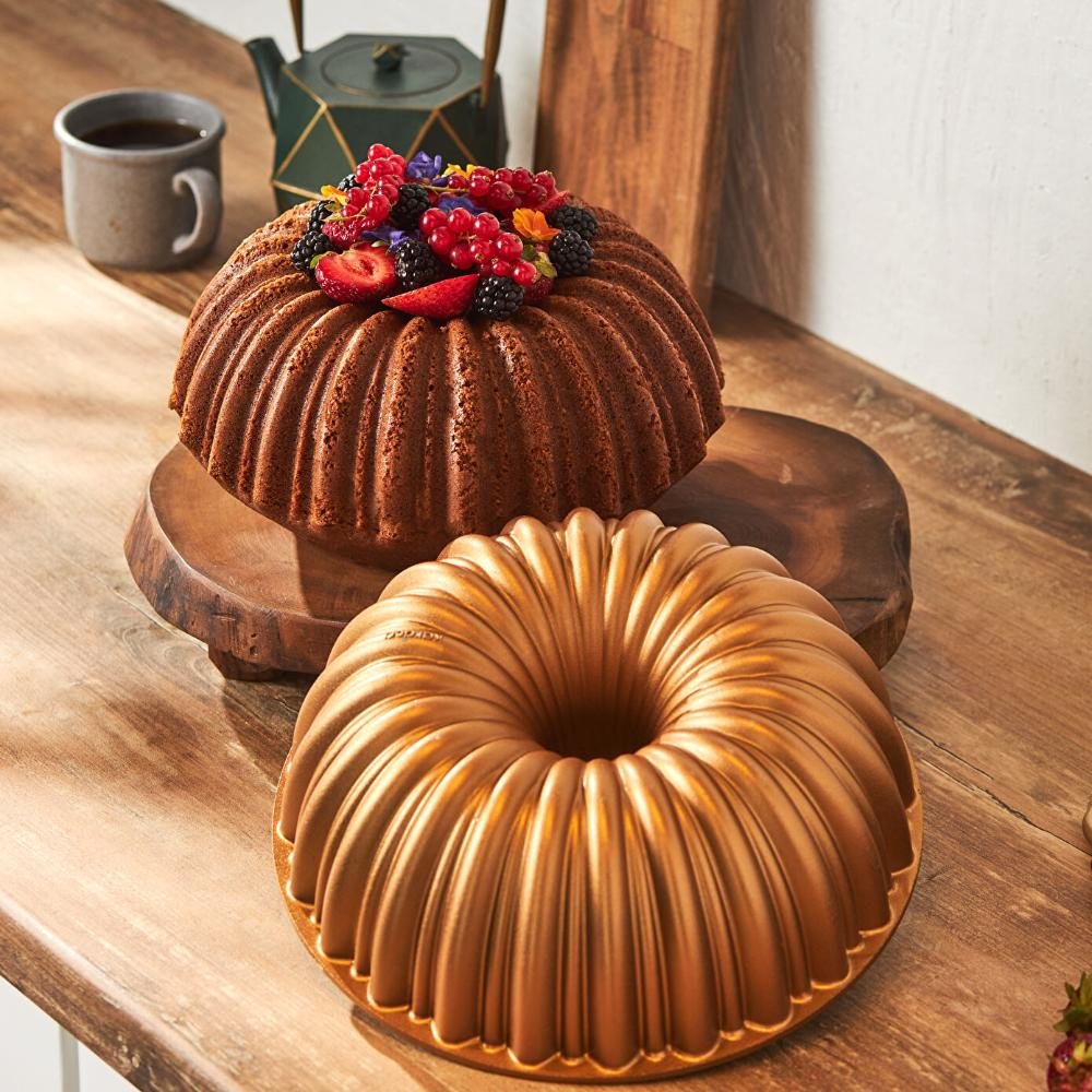 Karaca Cake Pro Sliced Cast Gold Cake Mold side view