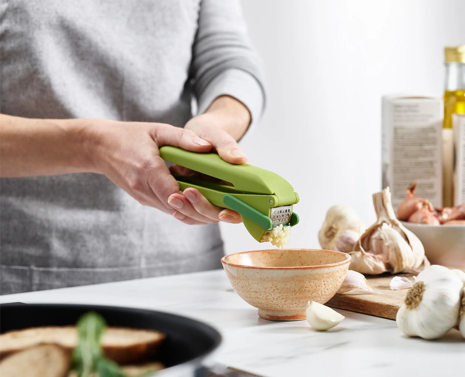 Joseph Joseph Cleanforce™ Green Garlic Press