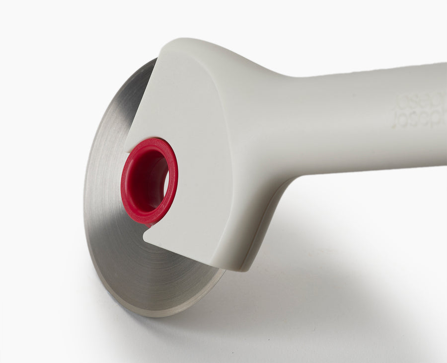 Joseph Joseph Ringoâ„ Easy-Clean Pizza Cutter Red