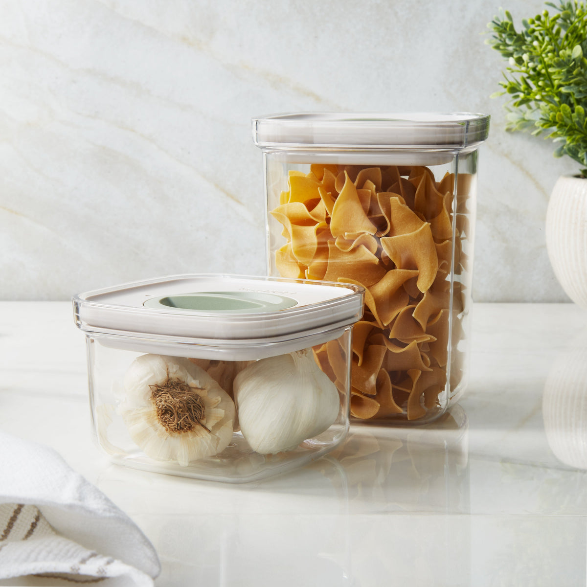 BergHOFF Leo 2-piece Smart Seal food container set view 2