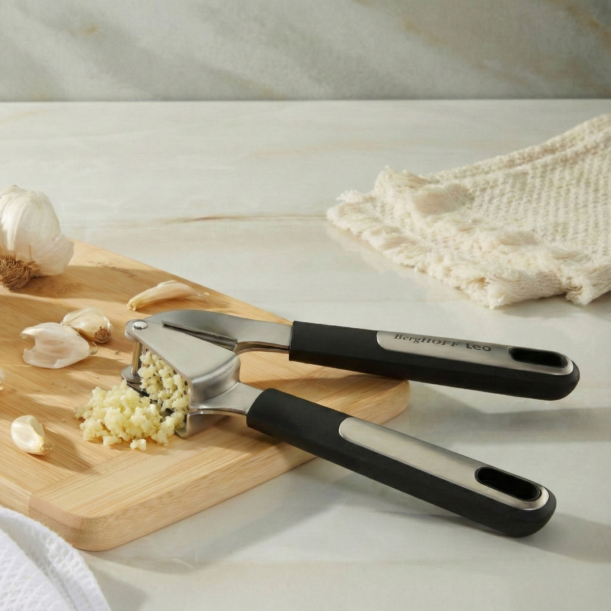 BergHOFF Leo Graphite garlic press
