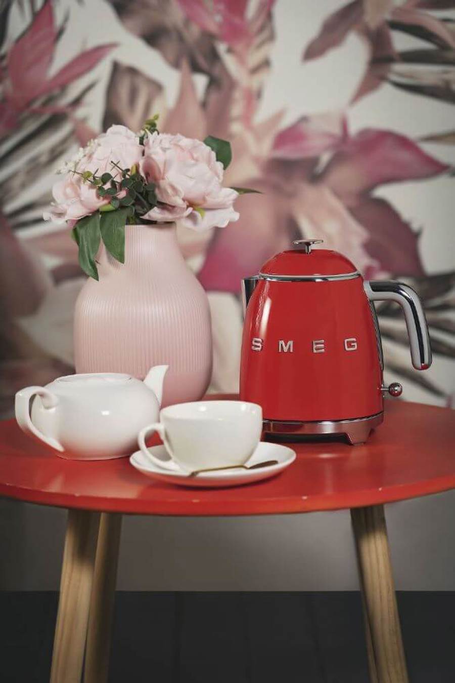 Smeg 50s Retro Style Mini Electric Kettle 0.8L 1400W Red KLF05RDEU