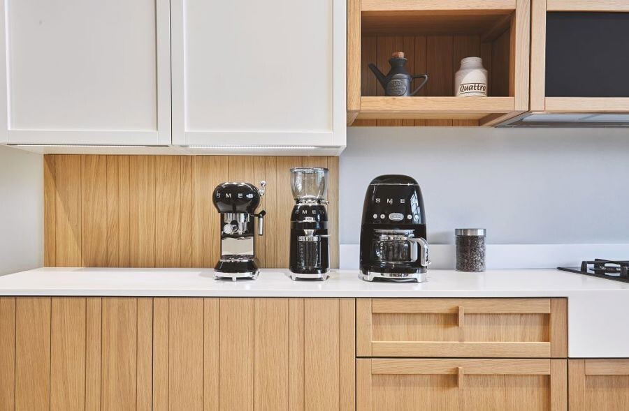 Smeg 50s Retro Style Drip Coffee Machine 10-Cup Black DCF02BLEU