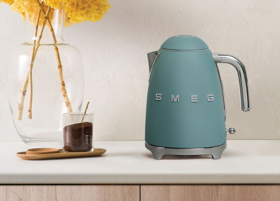 Smeg 50s Retro Style Electric Kettle 1.7L 2400W Matte Emerald Green KLF03EGMEU