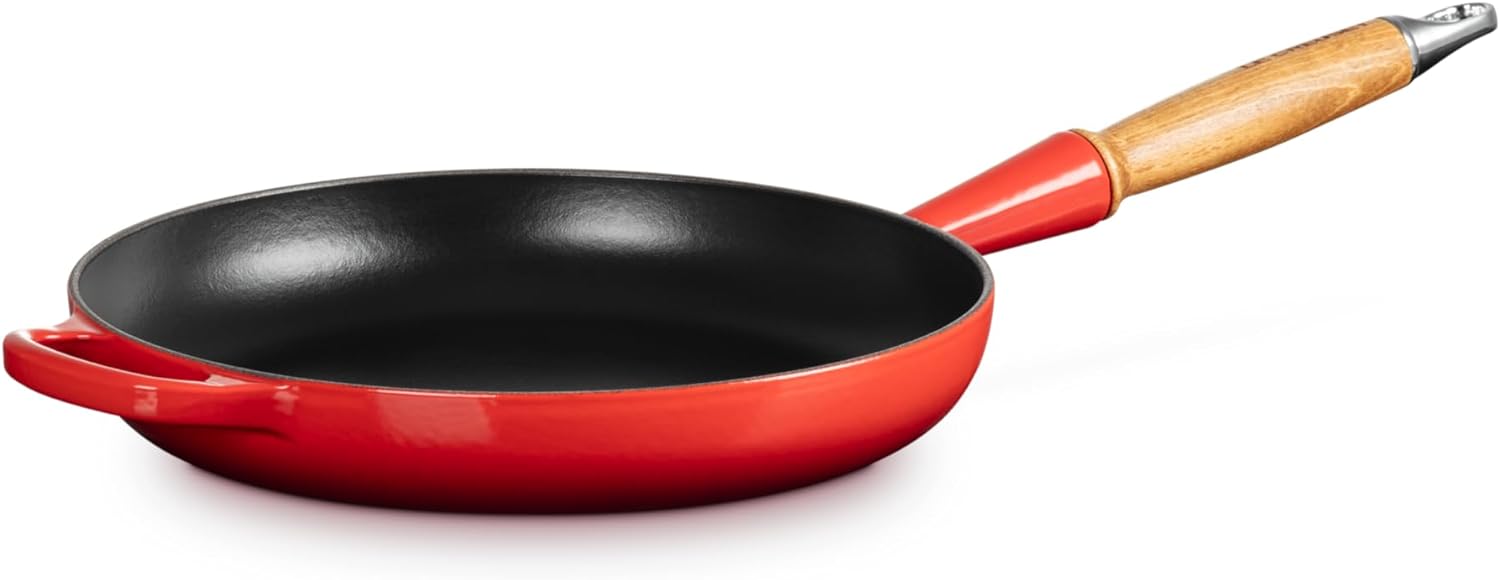 Le Creuset Signature Cast Iron Frying Pan With Wooden Red 26Cm