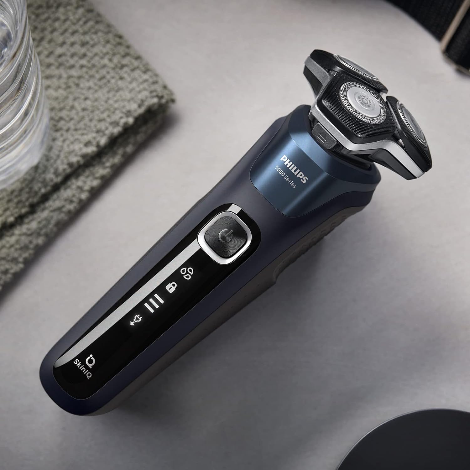 Philips Shaver Series 5000 - Wet & Dry Mens Electric Shaver With Skiniq Technology