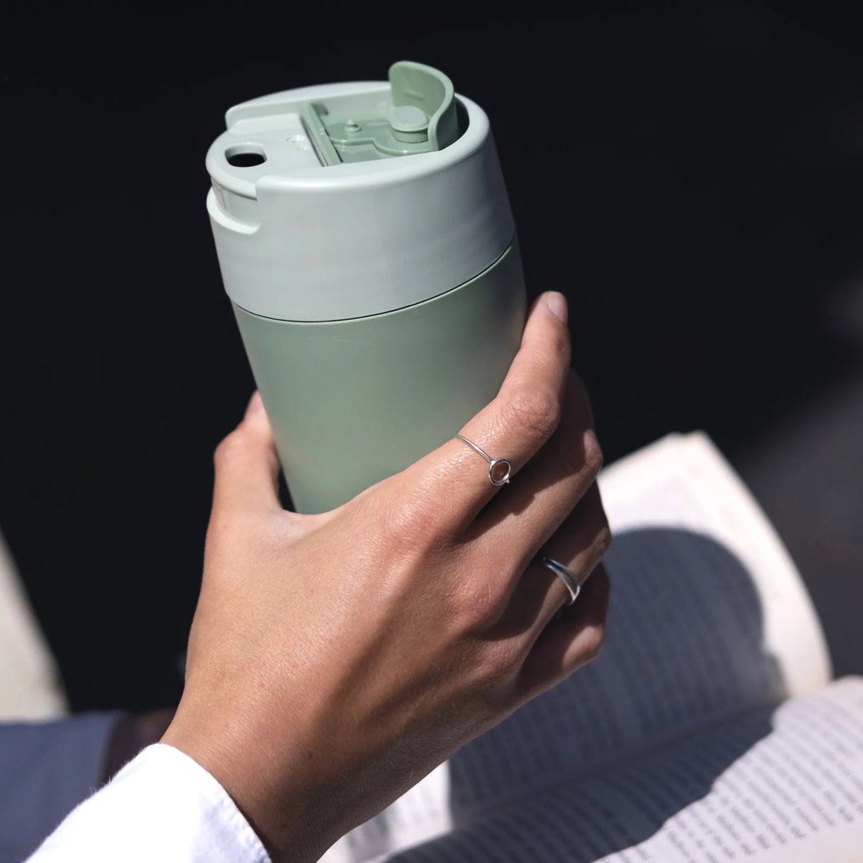 Joseph Joseph Sipp Green Travel Mug Large With Hygienic Lid 454Ml