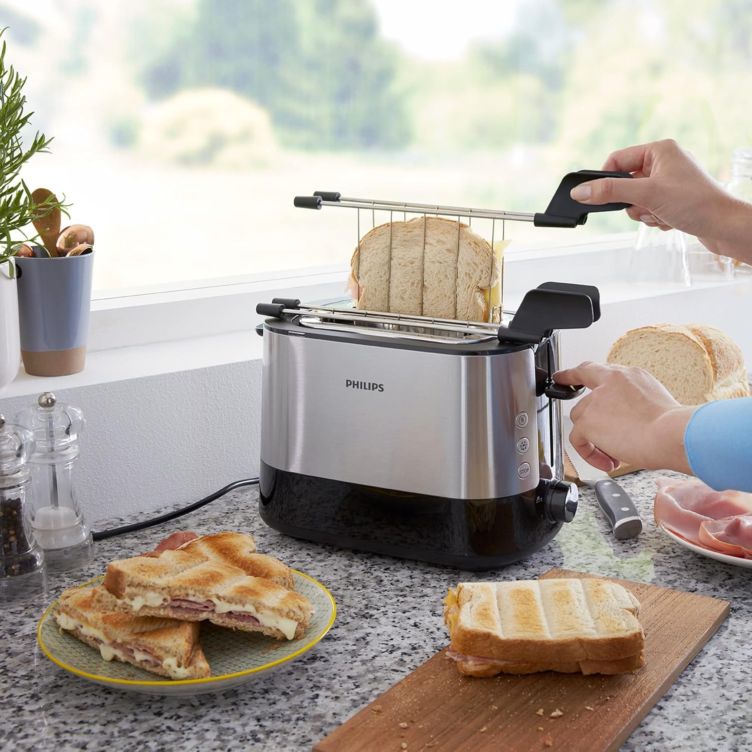 Philips HD2637/91 Viva Collection Toaster – 2 Slots, 7 Levels, Bun Warmer