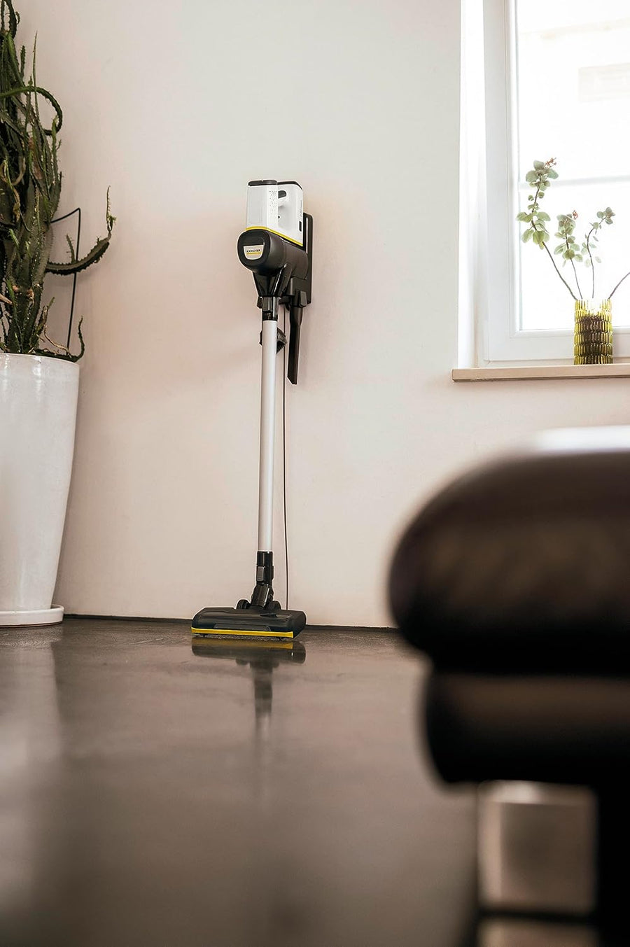Karcher VC 6 Cordless ourFamily Vacuum Cleaner (GB 1.198-671.0)