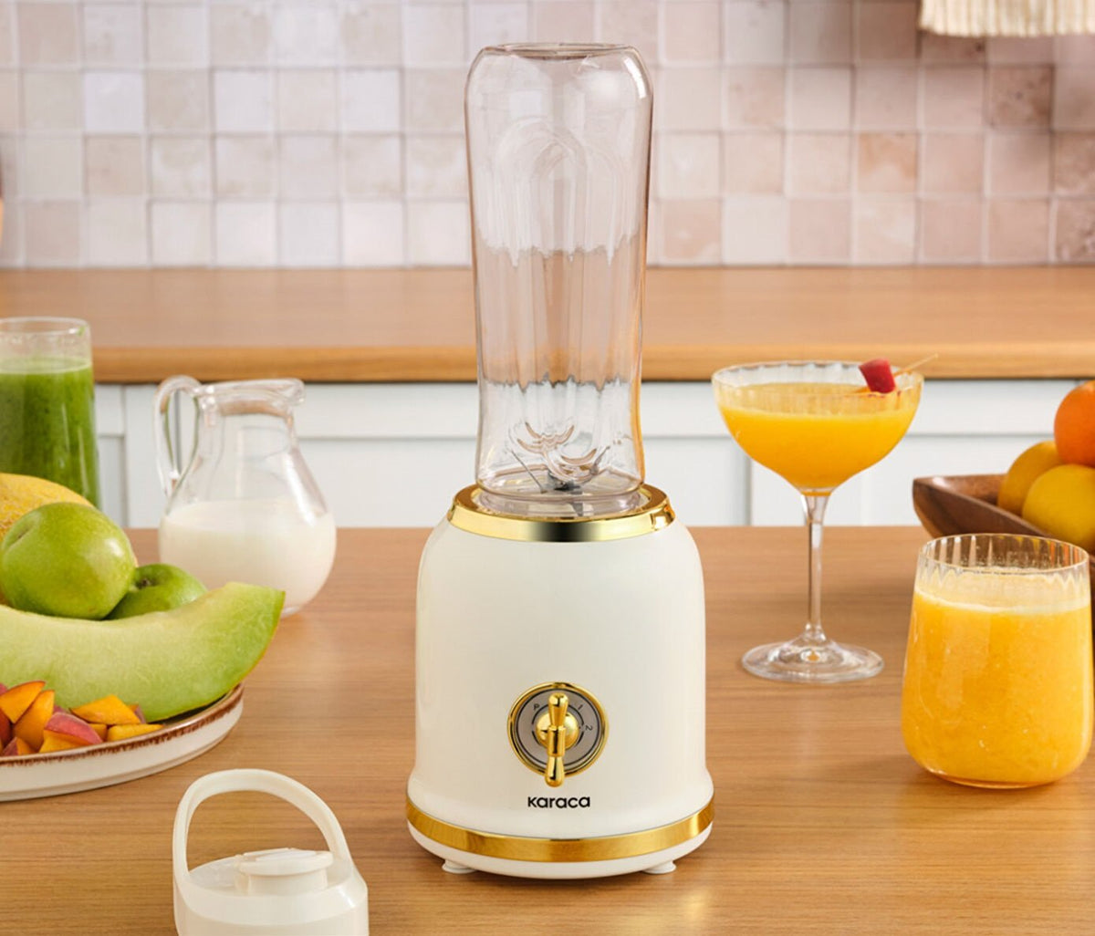 Karaca Retro 600 ml Smoothie Blender close-up