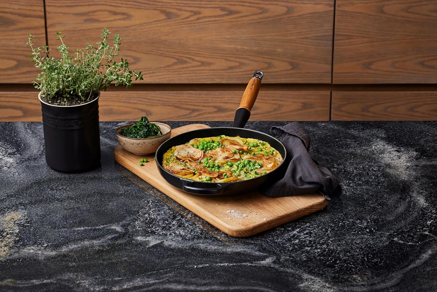 Le Creuset Signature Cast Iron Frying Pan With Wooden Black 26Cm