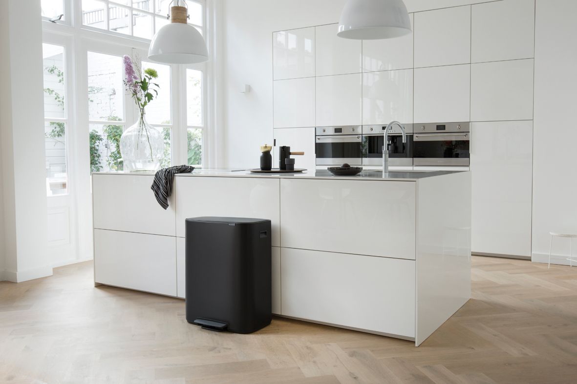Brabantia Bo Pedal Bin 60L – Matt Black