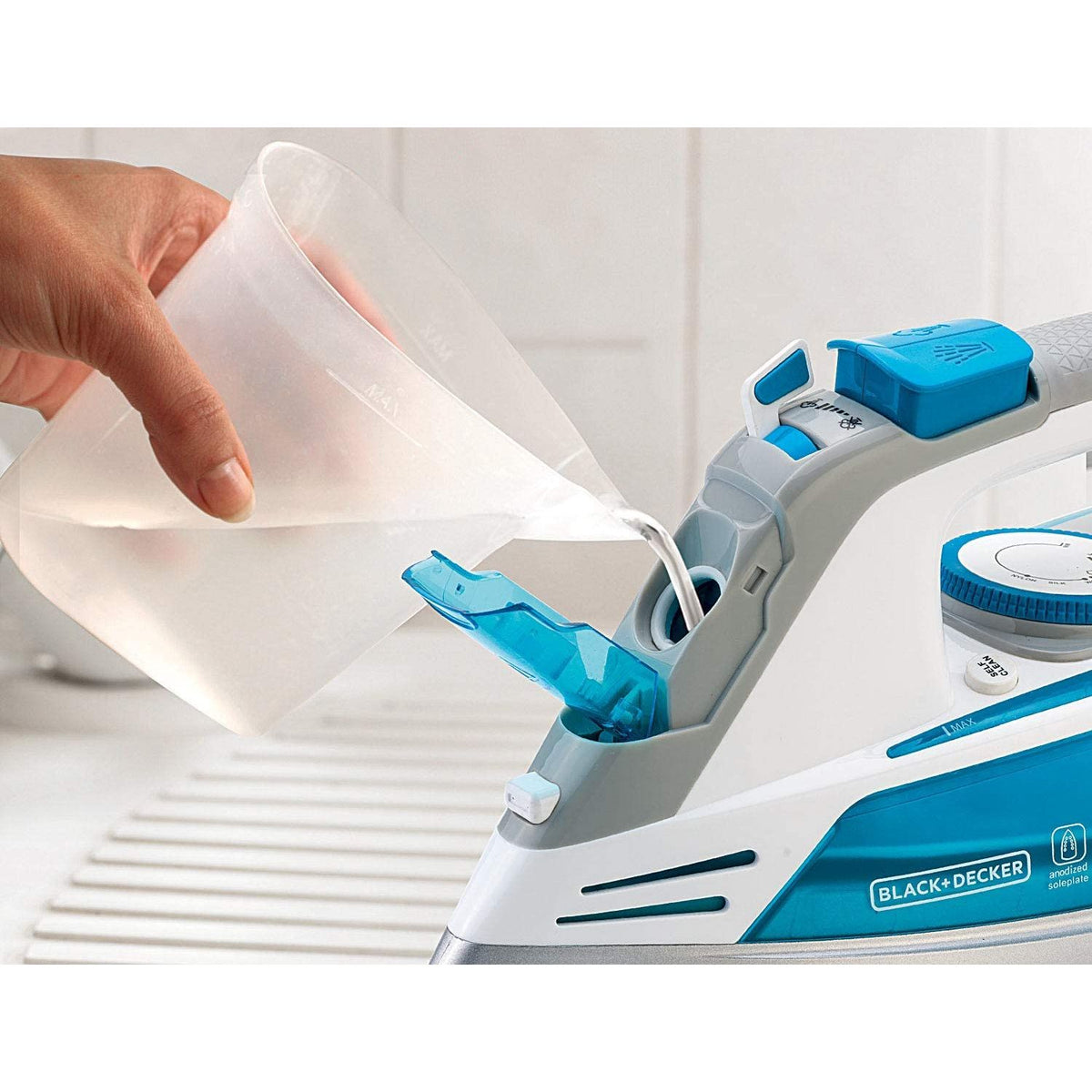 Black+Decker Steam Iron X2800-B5 2800W 110g Steam Boost Auto Off – view 4